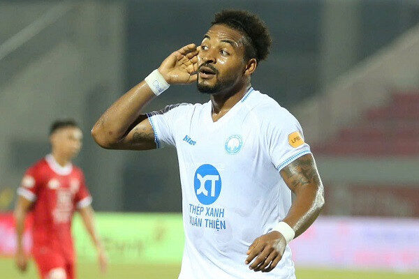 Nguyễn Xuân Son trong màu áo câu lạc bộ Nam Định