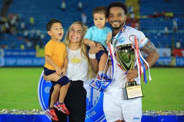 Nguyễn Xuân Son và vợ